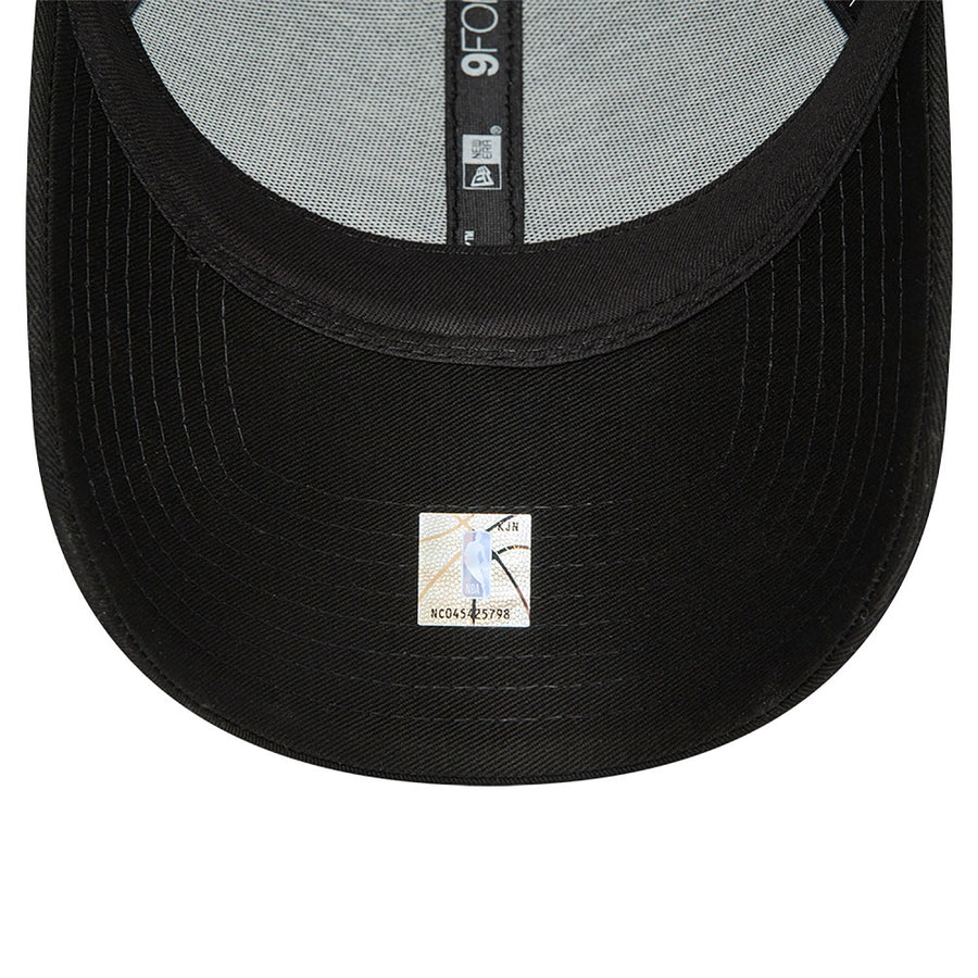 Chicago Bulls 9FORTY Metallic Badge Black Cap