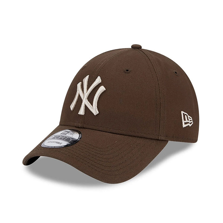 New York Yankees 9FORTY League Essential Brown Cap