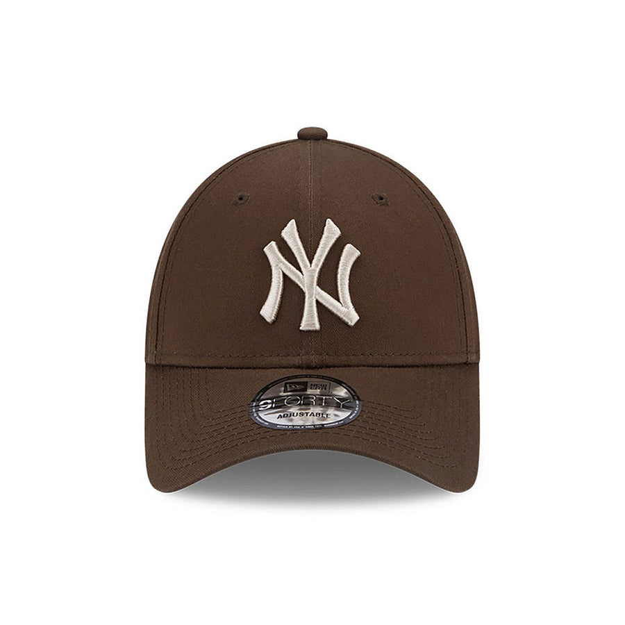 New York Yankees 9FORTY League Essential Brown Cap