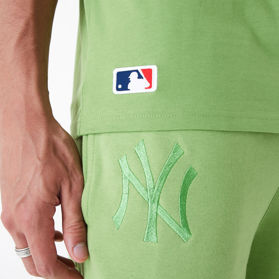 New York Yankees League Essential Oversized Green Tee