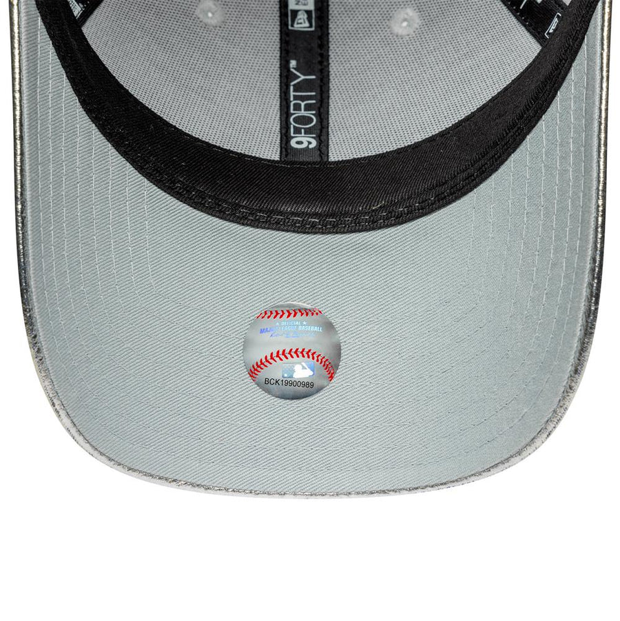 New York Yankees 9FORTY Womens Metallic Silver Cap
