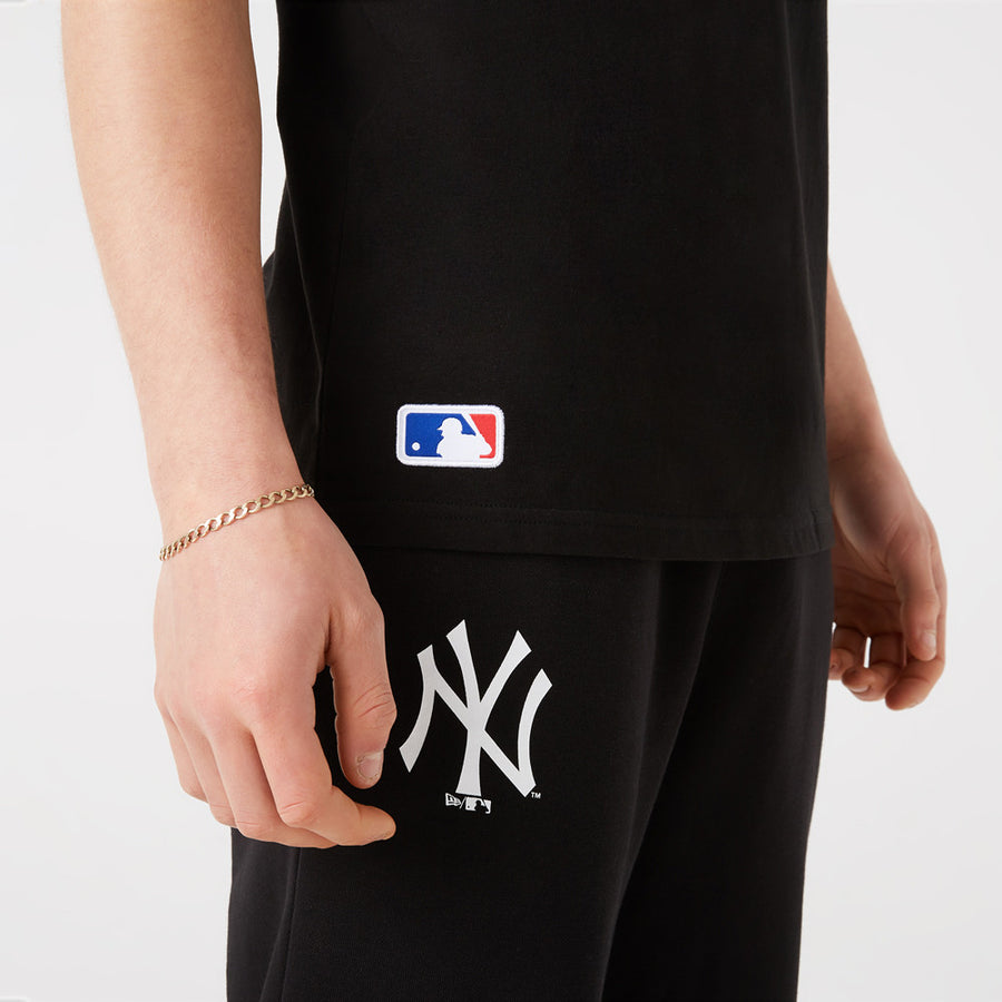 New York Yankees MLB Chain Stitch Black Tee