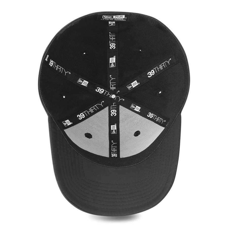 Manchester United 9Forty Essential Black Cap